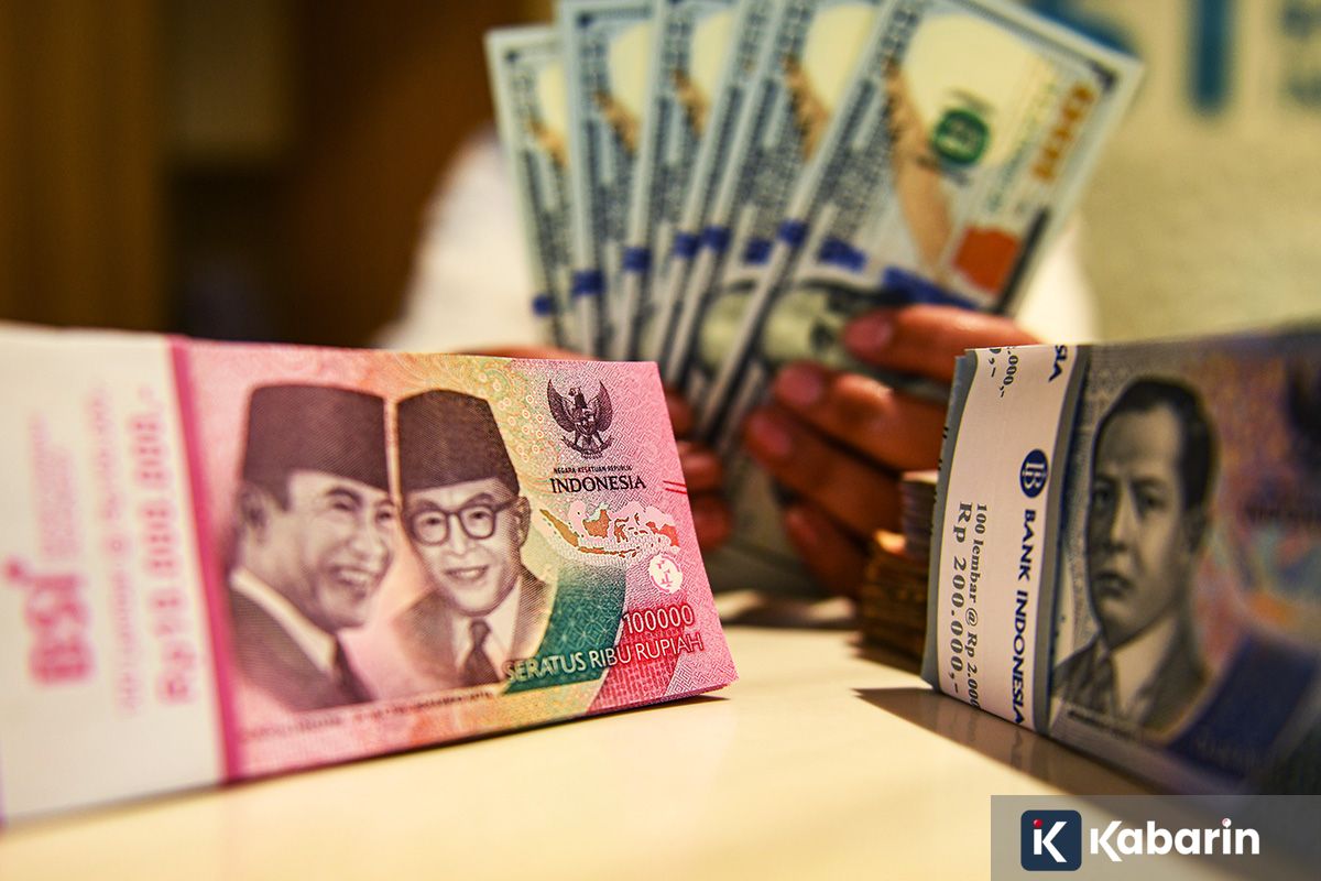 Rupiah Melemah Usai Ukraina Serang Infrastruktur Minyak Rusia