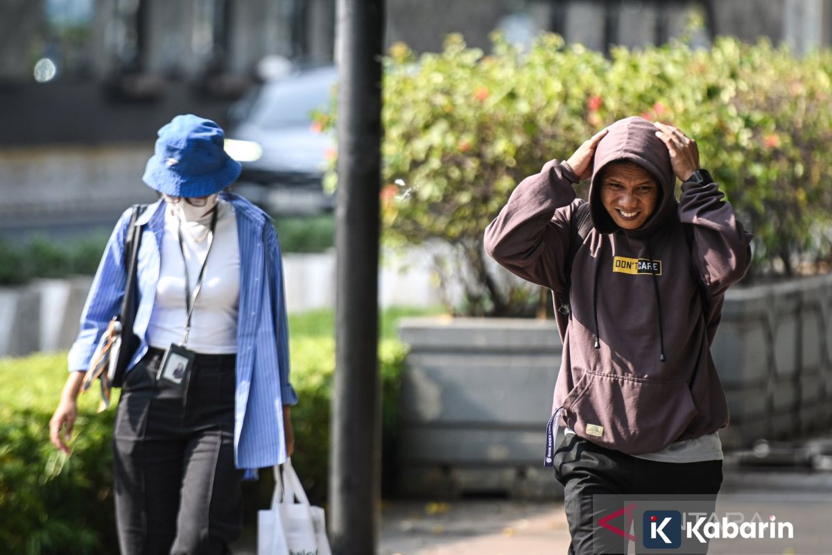 Ternyata mandi sekali hingga dua kali sehari udah cukup!