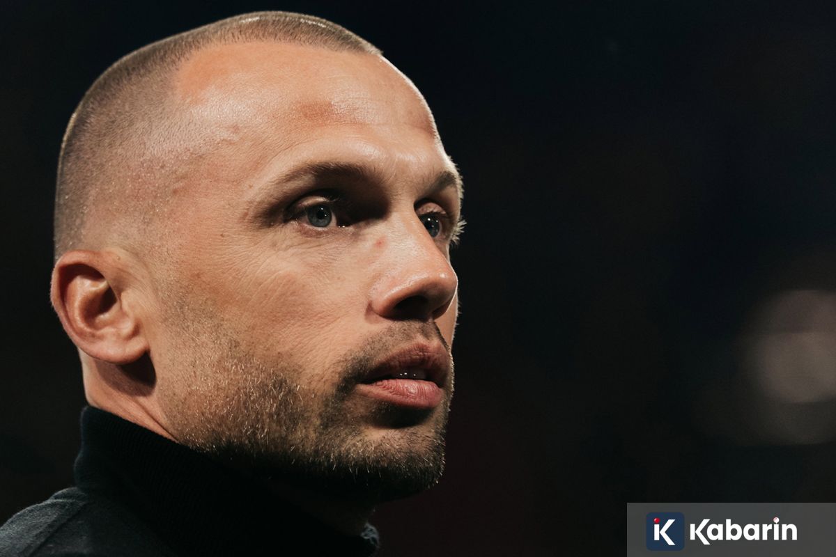 Ajax resmi berpisah dengan John Heitinga setelah performa tak kunjung membaik