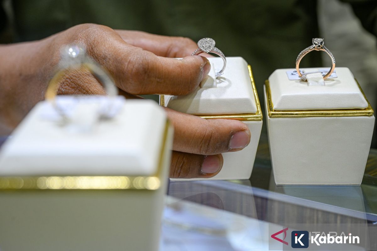 Harga emas UBS dan Galeri24 masih turun hari ini di Pegadaian