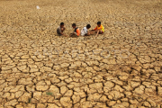 Gejala dan Cara Pencegahan "Heat Stroke" pada Anak