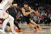 Phoenix Suns bantai Indiana Pacers 133-98, Devin Booker cetak 33 poin