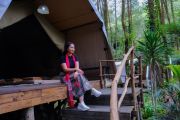 Rekomendasi glamping hits di Sentul buat liburan alam yang santai & estetik