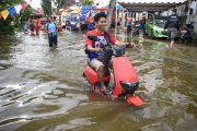 Apakah Aman Menerjang Banjir dengan Motor Listrik? Ini Penjelasannya