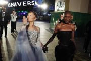 Ariana Grande diganggu fans saat acara premier film "Wicked" di Singapura