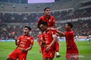 Persija lelang jersey buat bantu korban terdampak bencana di Sumatera