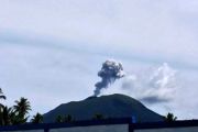 Gunung Ibu Semburkan Abu Vulkanik hingga 800 Meter