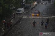 Tiga Rute Transjakarta Berhenti Beroperasi Akibat Banjir