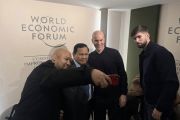 Prabowo Pamer Foto Bersama Zinedine  Zidane di Davos