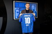 Edin Dzeko Tegaskan Hanya Mau Perkuat Schalke