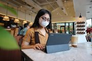 Duduk Tak Ergonomis Dapat Sebabkan Nyeri Pinggang pada Anak Muda