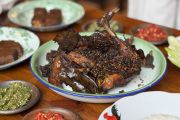 Ayam Goreng Kampung Pak Pri, Resep Keluarga yang Bikin Nagih