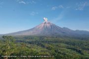 Gunung Semeru Erupsi Pagi Ini, Abu Vulkanik Mengarah ke Barat Daya