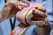 Rupiah Melemah Dipicu Ekspektasi Suku Bunga Tinggi The Fed Lebih Lama