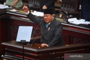 Prabowo Minta Warga Rekam dan Laporkan Aparat Nakal Langsung ke Presiden