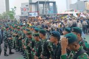Massa Aksi dari Berbagai Kampus Padati Jalan MH Thamrin Menuju Bundaran HI