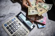 Rupiah Melemah ke Rp17.856 per Dolar AS, Tertekan Sikap Hawkish The Fed