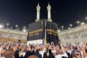 Syahdunya Pergantian Kiswah Menyambut Tahun Baru Islam di Tanah Suci