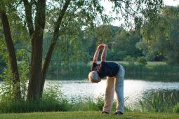 5 Kebiasaan Simpel untuk Tetap Mandiri dan Bugar di Usia Tua