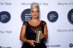 Lily Allen ikuti terapi untuk mengatasi kecanduan belanja