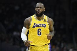 LeBron James tetap bantu Lakers meski absen di laga pembuka