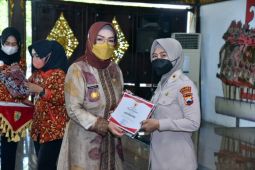 KPK Umumkan OTT Bupati Sukoharjo Etik Suryani Perihal Dugaan Pemerasan