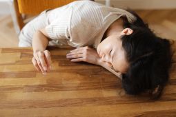 Psikolog Ungkap Cara Tepat Dampingi Orang yang Sedang Berduka