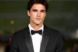 Jacob Elordi dan Callum Turner Dinilai Gak Masuk Kriteria Jadi James Bond