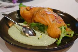Salmon vs Ayam: Mana Sumber Protein Terbaik untuk Otot dan Jantung?