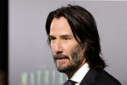 Keanu Reeves pernah jadi tukang potong rumput dan gergaji saat muda