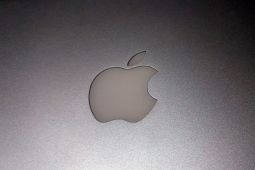 Apple Sepakati Pembayaran Rp4,3 Triliun Terkait Keterlambatan Fitur Siri Berbasis AI