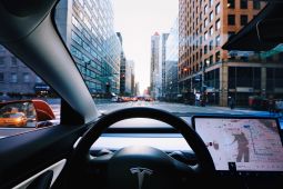 Tesla Ubah Nama FSD di China Jadi “Tesla Assisted Driving”