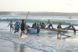 BMKG minta masyarakat waspada ombak tinggi di perairan Kalsel