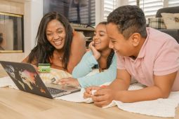 Keluarga harus menumbuhkan suasana aman supaya anak nyaman bercerita