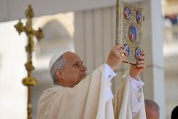 Presiden Iran Kutuk Hinaan Trump Terhadap Paus Leo