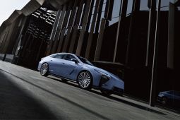 Lexus ES 350e Buktikan Jarak Tempuhnya Tembus 472 Km Sekali Cas