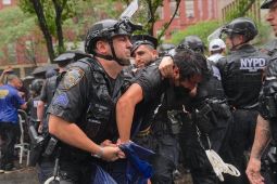 Ribuan Orang Turun ke Jalan untuk Protes Anti-Pemerintah di New York