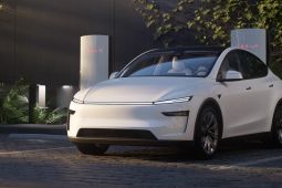 Tesla Siapkan Update Matrix Headlight, Lampu Jauh Lebih Nyaman di Mata