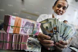 Rupiah melemah ke angka Rp16.726 per dolar AS pada Senin pagi
