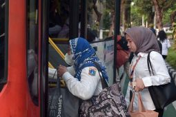 Daripada WFH, DPRD DKI Nilai ASN Lebih Baik Naik Transportasi Umum