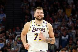 Luka Doncic panaskan arena dengan 49 poin saat Lakers libas Timberwolves
