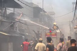 Ribuan warga kehilangan tempat tinggal akibat kebakaran besar di Tamansari Jakbar