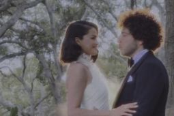 Selena Gomez resmi menikah dengan Benny Blanco akhir pekan kemarin