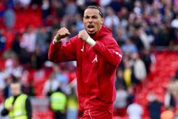 Arne Slot Sebut Cedera Hugo Ekitike Terlihat Tidak Baik