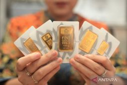 Harga emas Antam turun Rp177 ribu, kini Rp2,31 juta per gram