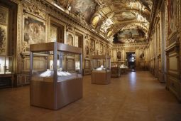 Museum Louvre di Paris dirampok, delapan permata kerajaan hilang