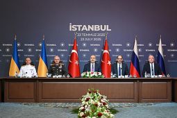 Trump minta Rusia dan Ukraina berhenti bertempur di garis depan