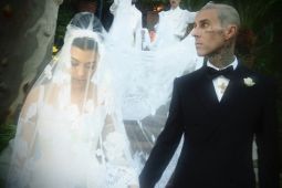 Travis Barker & Kourtney Kardashian rayakan ulang tahun ke-2 putra bungsunya