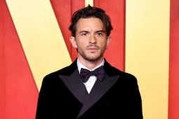 Jonathan Bailey dinobatkan jadi Pria Terseksi Dunia 2025