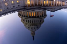 Demokrat AS Mempertimbangkan untuk Menggugat Trump Soal Perang Iran